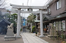 裏から見た鳥居